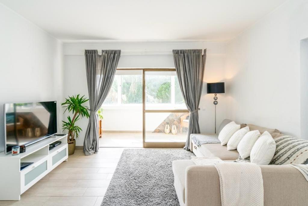 Spacious 1 Bed In Vilamoura, Fast Wifi & Pool Quarteira Ngoại thất bức ảnh